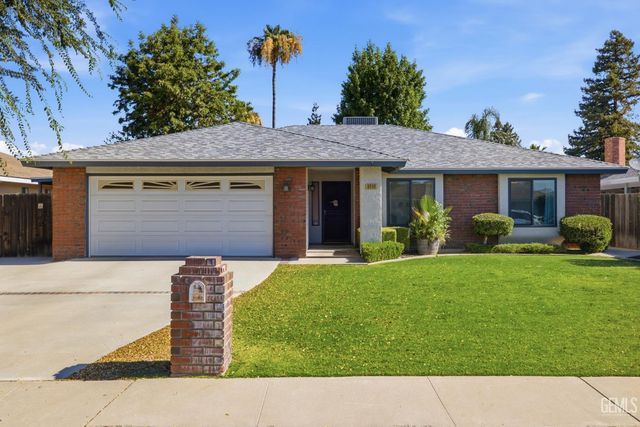 6008 Amber Oaks Avenue, Bakersfield, CA 93306