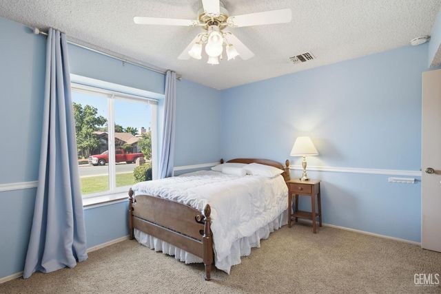 6008 Amber Oaks Avenue, Bakersfield, CA 93306