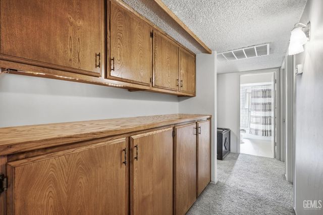 6008 Amber Oaks Avenue, Bakersfield, CA 93306