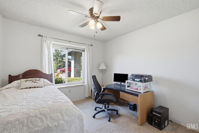 6008 Amber Oaks Avenue, Bakersfield, CA 93306