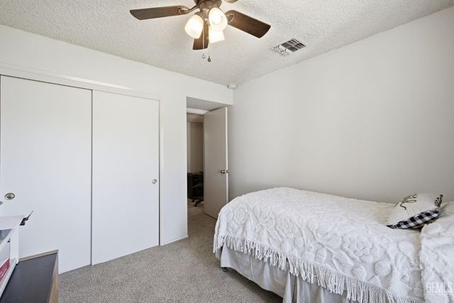 6008 Amber Oaks Avenue, Bakersfield, CA 93306