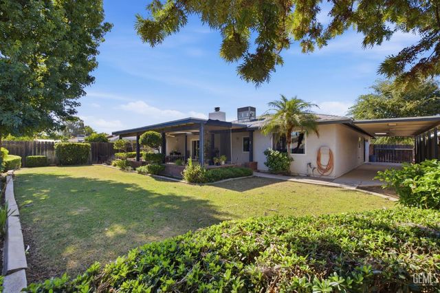 6008 Amber Oaks Avenue, Bakersfield, CA 93306