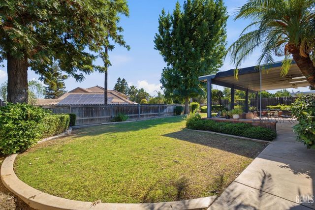 6008 Amber Oaks Avenue, Bakersfield, CA 93306
