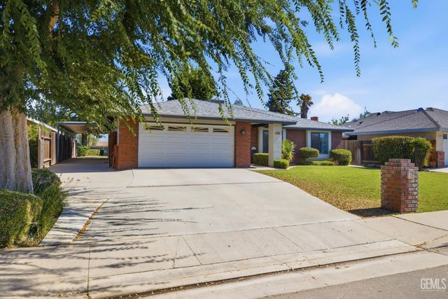 6008 Amber Oaks Avenue, Bakersfield, CA 93306