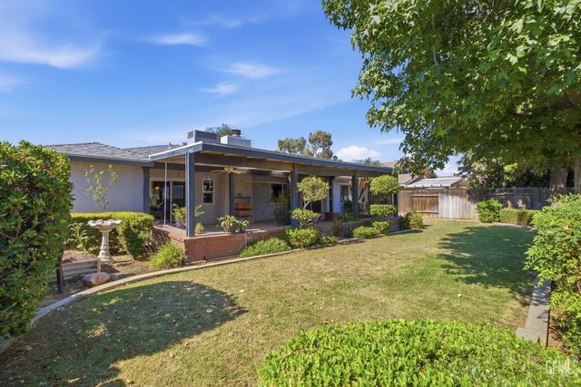 6008 Amber Oaks Avenue, Bakersfield, CA 93306