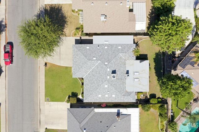6008 Amber Oaks Avenue, Bakersfield, CA 93306