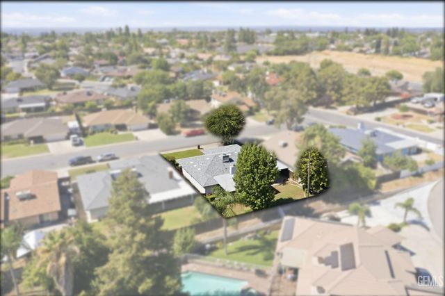 6008 Amber Oaks Avenue, Bakersfield, CA 93306
