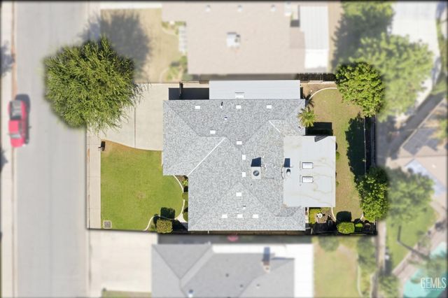 6008 Amber Oaks Avenue, Bakersfield, CA 93306