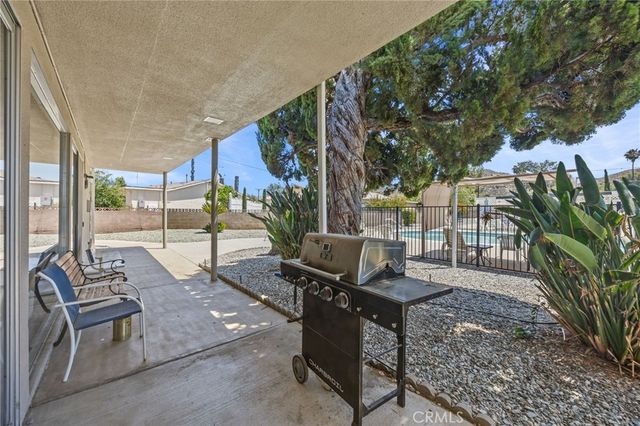 620 Snead Drive, Hemet, CA 92543