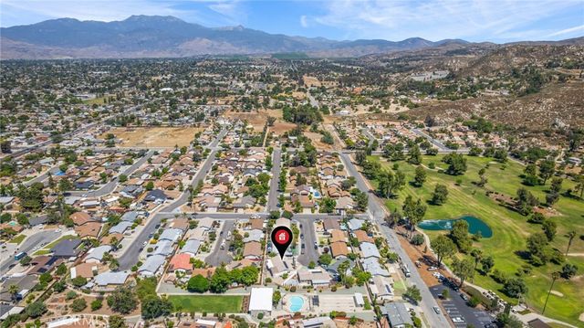 620 Snead Drive, Hemet, CA 92543