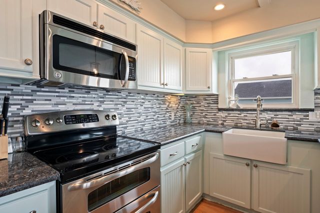 944 Tiki Drive, Tiki Island, TX 77554