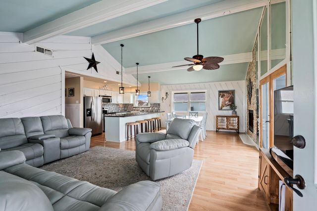 944 Tiki Drive, Tiki Island, TX 77554