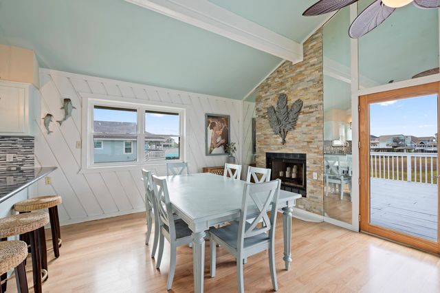 944 Tiki Drive, Tiki Island, TX 77554
