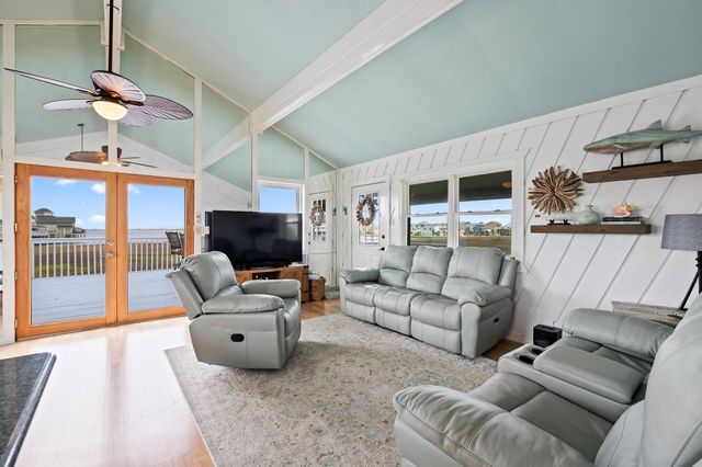 944 Tiki Drive, Tiki Island, TX 77554