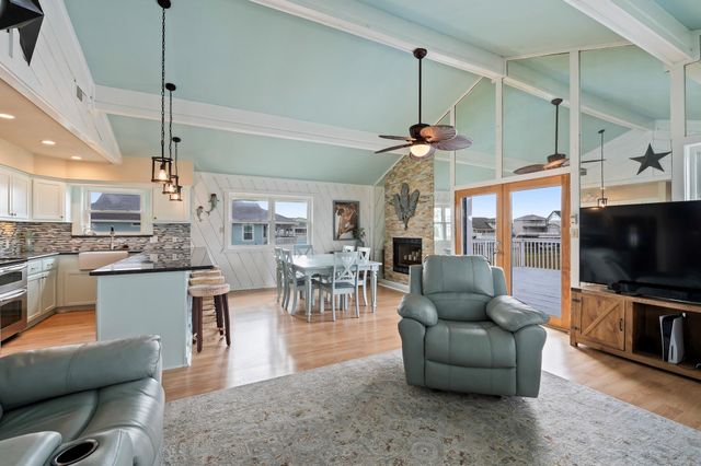 944 Tiki Drive, Tiki Island, TX 77554