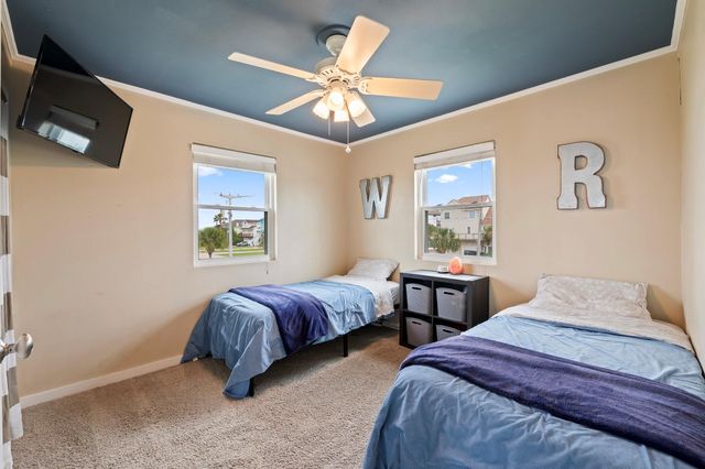944 Tiki Drive, Tiki Island, TX 77554