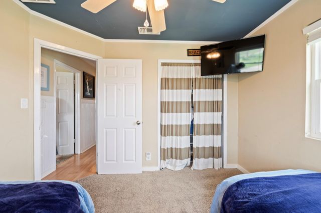 944 Tiki Drive, Tiki Island, TX 77554