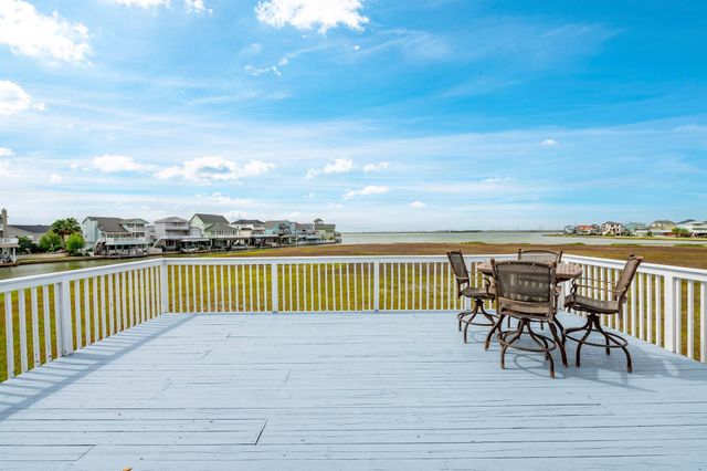944 Tiki Drive, Tiki Island, TX 77554