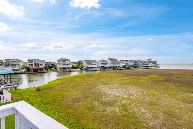 944 Tiki Drive, Tiki Island, TX 77554
