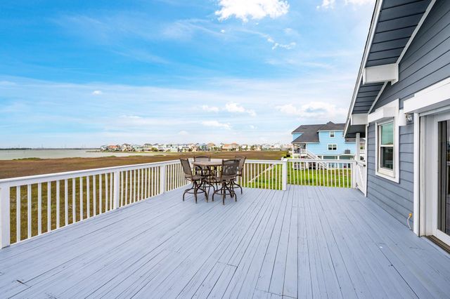944 Tiki Drive, Tiki Island, TX 77554