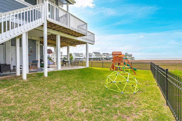 944 Tiki Drive, Tiki Island, TX 77554