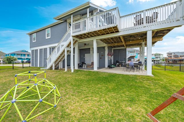 944 Tiki Drive, Tiki Island, TX 77554