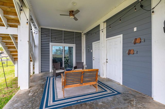 944 Tiki Drive, Tiki Island, TX 77554