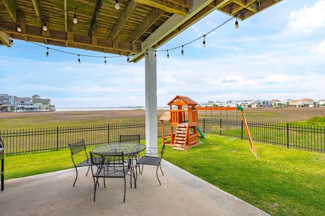 944 Tiki Drive, Tiki Island, TX 77554