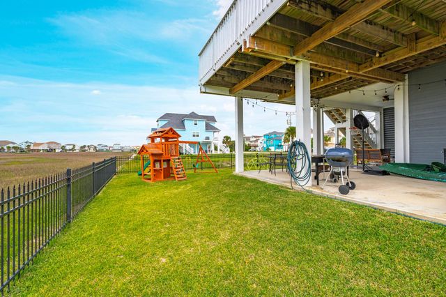 944 Tiki Drive, Tiki Island, TX 77554