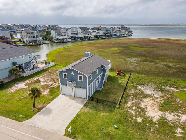 944 Tiki Drive, Tiki Island, TX 77554