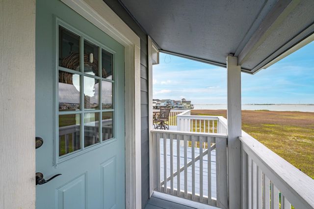 944 Tiki Drive, Tiki Island, TX 77554
