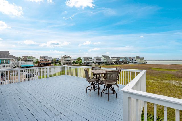 944 Tiki Drive, Tiki Island, TX 77554