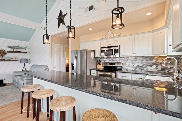 944 Tiki Drive, Tiki Island, TX 77554