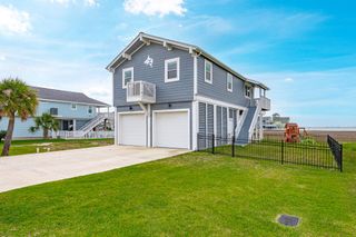944 Tiki Drive, Tiki Island, TX 77554