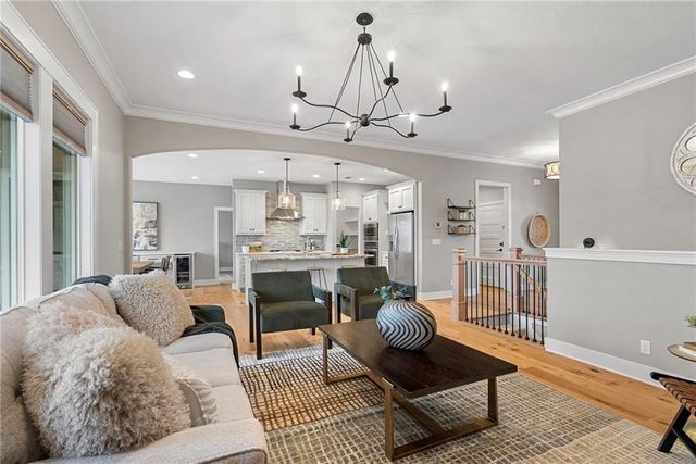 22275 W 98th Terrace, Lenexa, KS 66220