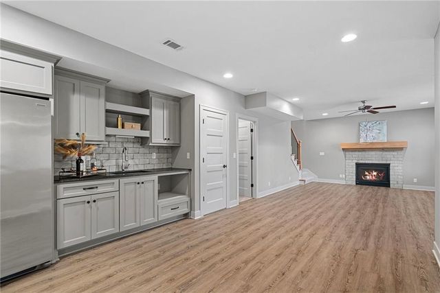 22275 W 98th Terrace, Lenexa, KS 66220