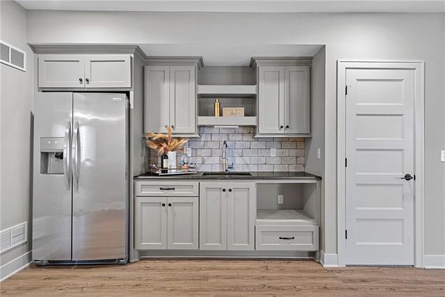 22275 W 98th Terrace, Lenexa, KS 66220