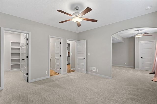 22275 W 98th Terrace, Lenexa, KS 66220