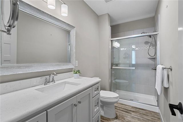 22275 W 98th Terrace, Lenexa, KS 66220