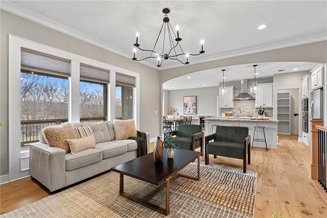 22275 W 98th Terrace, Lenexa, KS 66220