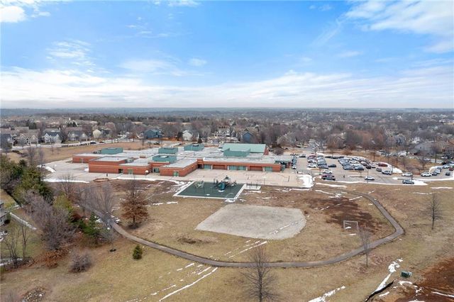 22275 W 98th Terrace, Lenexa, KS 66220