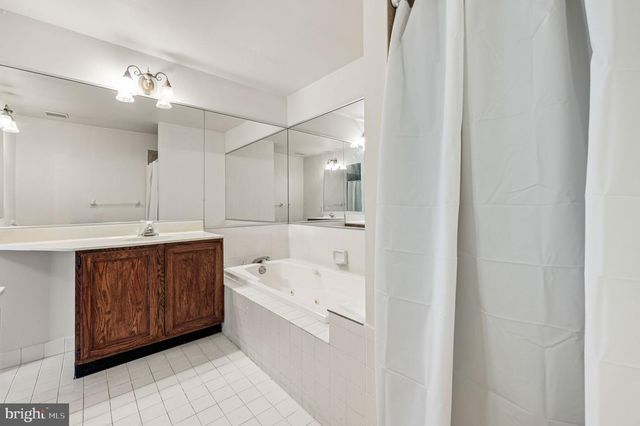 32 PARKVIEW WAY, Newtown, PA 18940