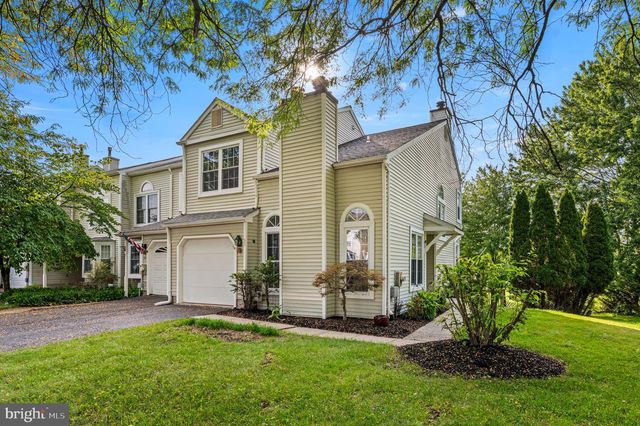 32 PARKVIEW WAY, Newtown, PA 18940