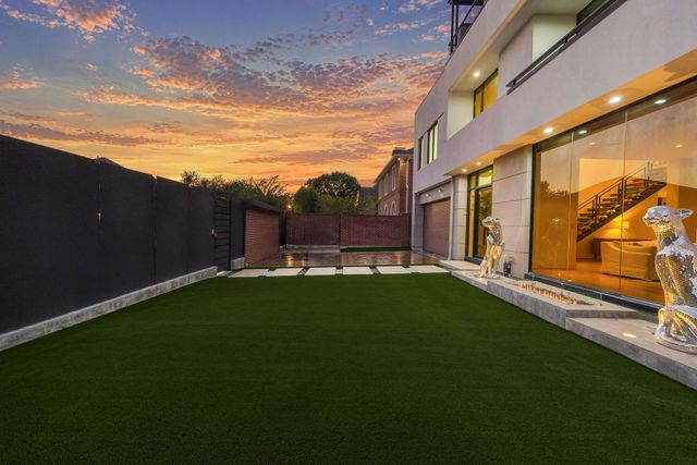 6002 Valley Forge Drive, Houston, TX 77057