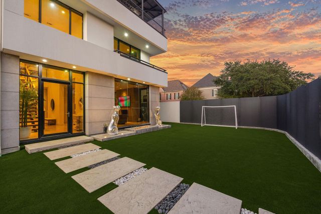 6002 Valley Forge Drive, Houston, TX 77057