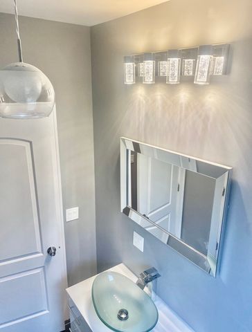 7806 S Rhodes Avenue, Chicago, IL 60619