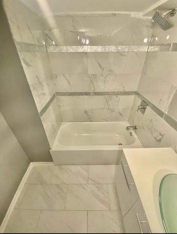 7806 S Rhodes Avenue, Chicago, IL 60619