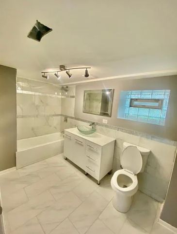 7806 S Rhodes Avenue, Chicago, IL 60619