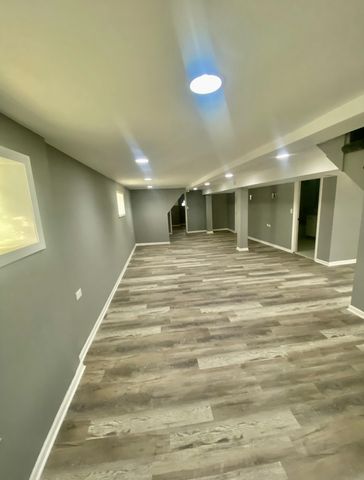 7806 S Rhodes Avenue, Chicago, IL 60619