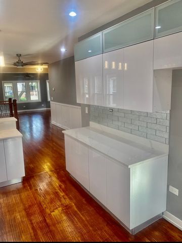 7806 S Rhodes Avenue, Chicago, IL 60619